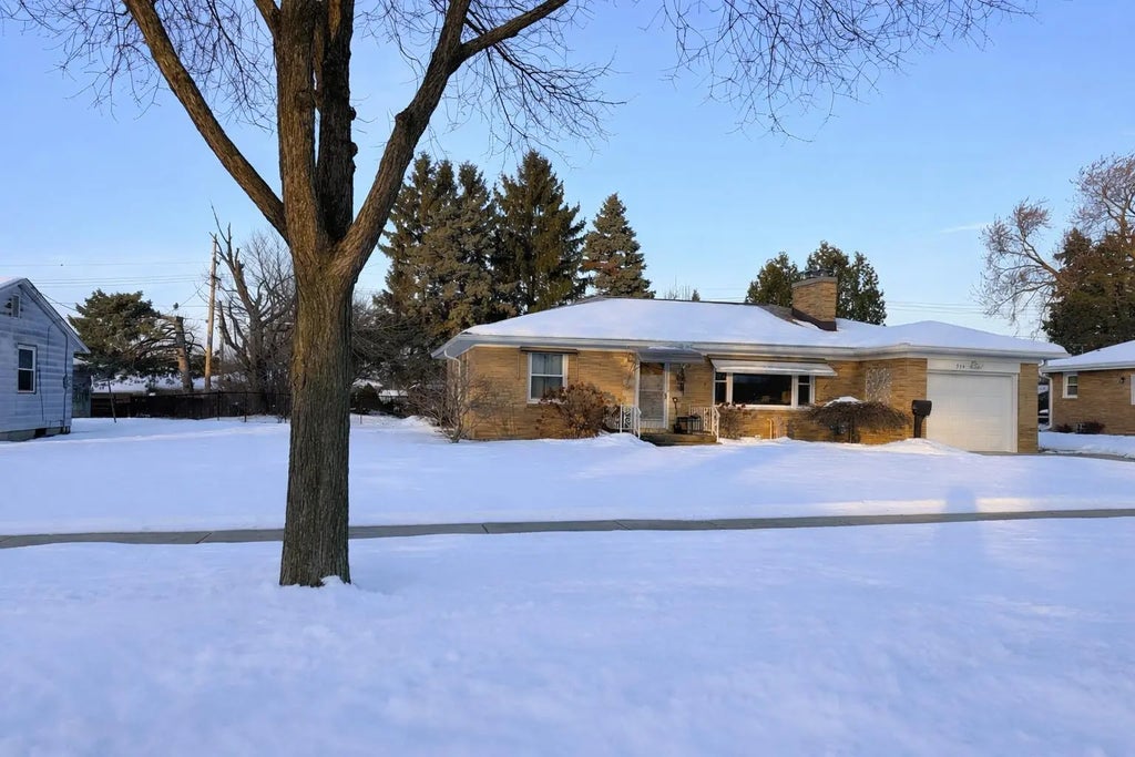 934 Illinois St, Racine