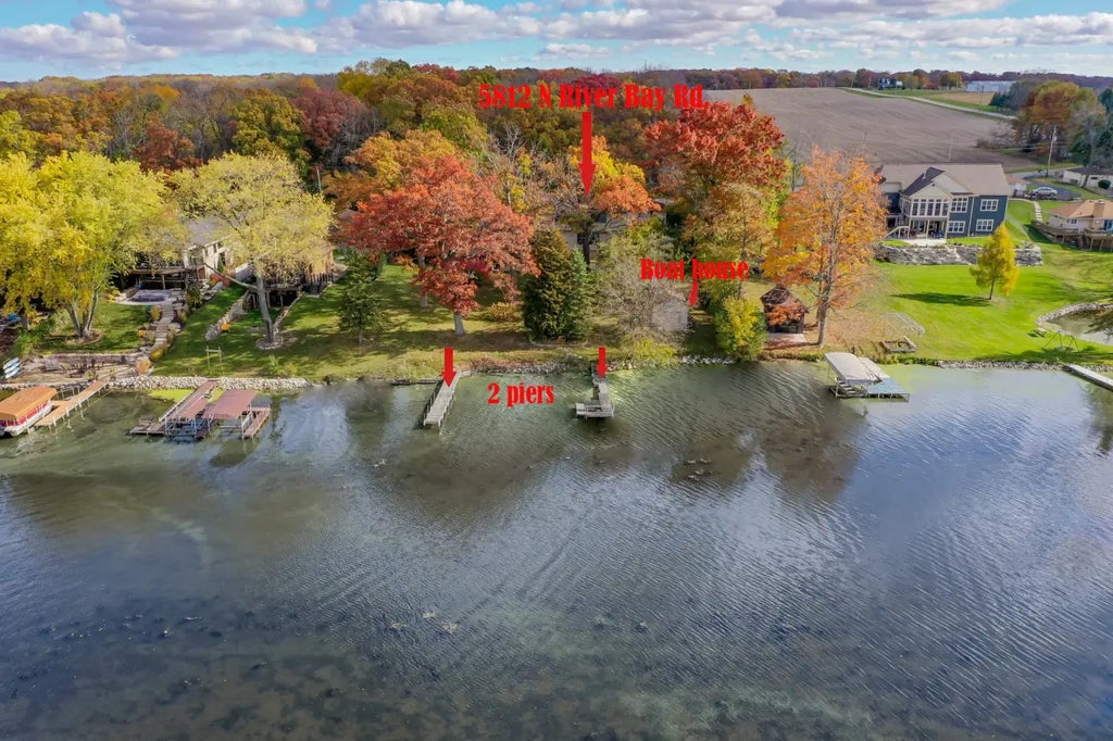 5812 N River Bay Rd, Waterford