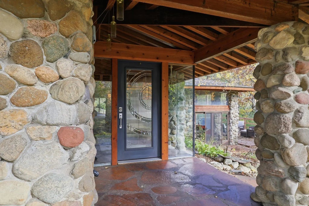 436 Thomas Rd, Wales