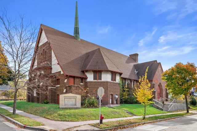 3438 N Dr Lester Carter Dr, Milwaukee