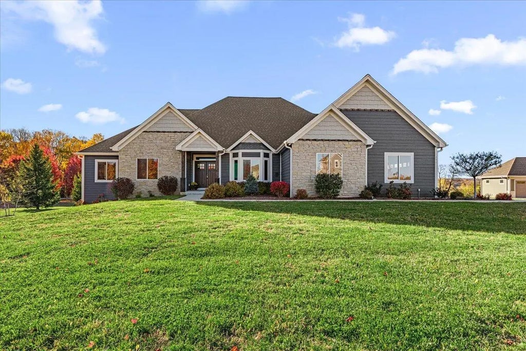 794 Lakeview Ridge Ln, Richfield