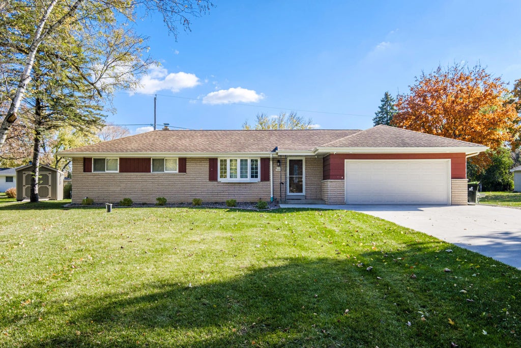 W137s6834 Dunstan Ct, Muskego