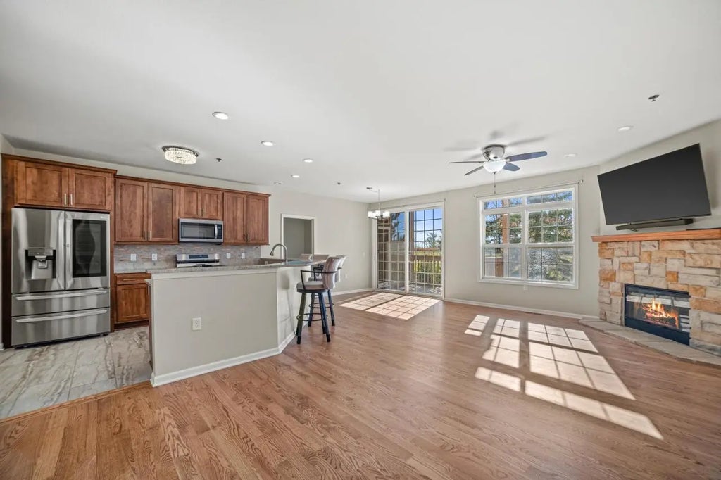 9227 S 51st St 204, Franklin