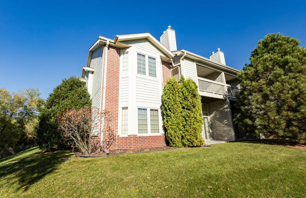 4893 S Forest Ridge Dr 23, New Berlin