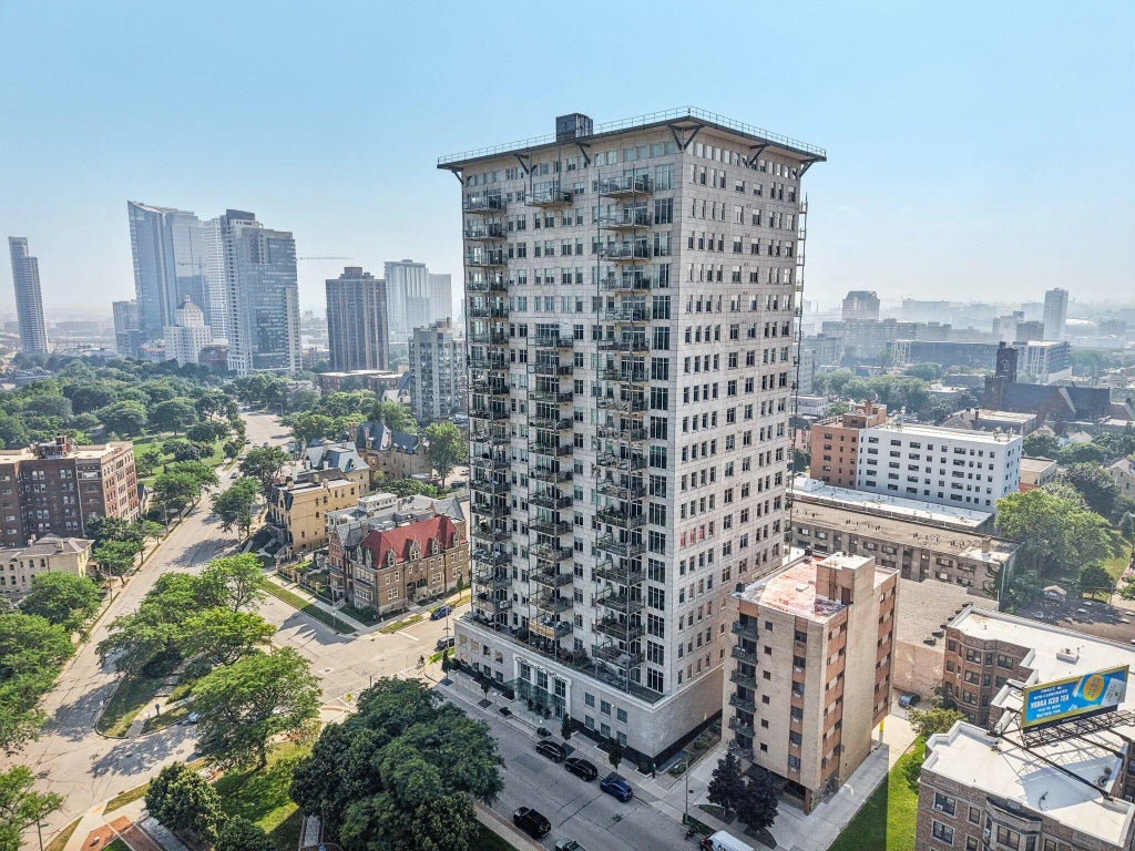 1313 N Franklin Pl 404, Milwaukee