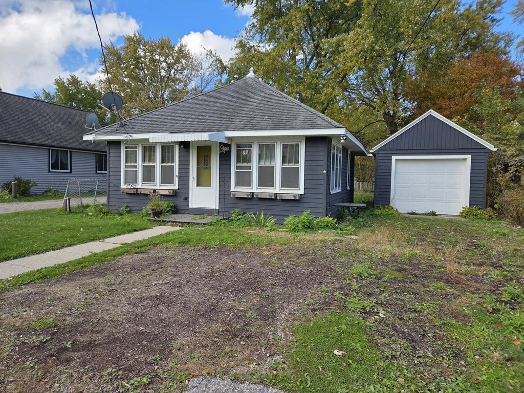 1459 Shoreland Ln, Richfield