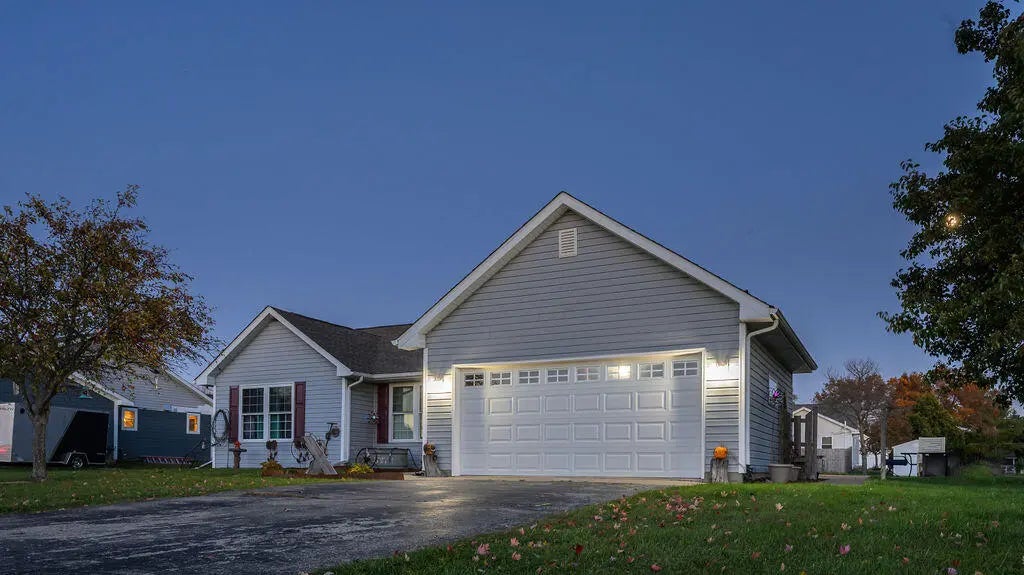 N1556 Overlook Cir, Bloomfield