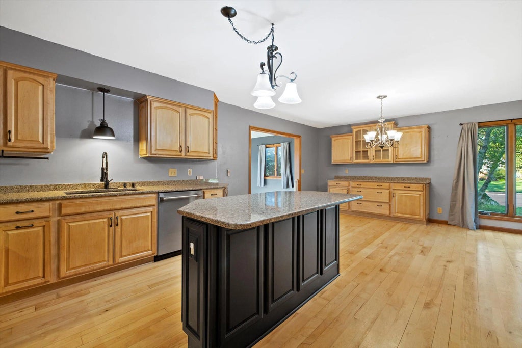 465 Dena Cir, Racine