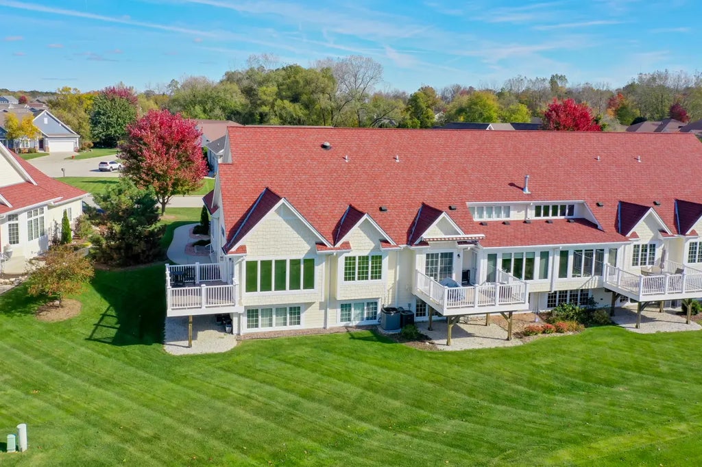 4033 S Fohr Dr 12, New Berlin