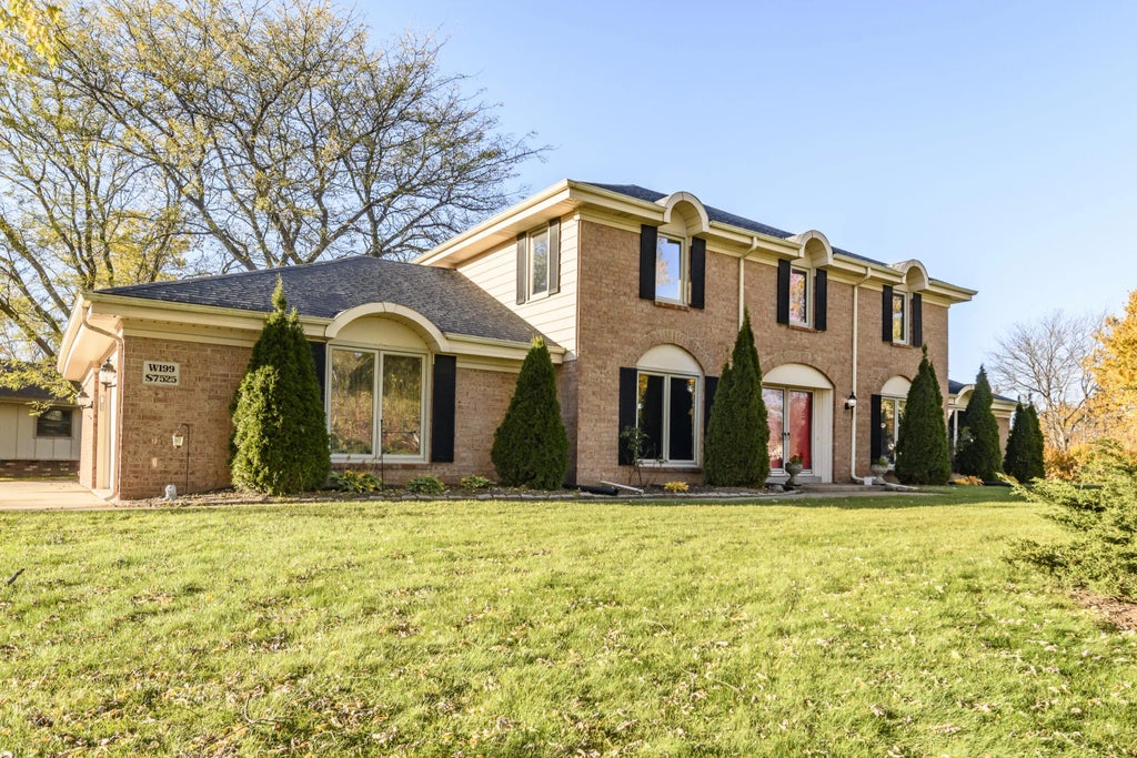 W199s7525 Lakeview Dr, Muskego