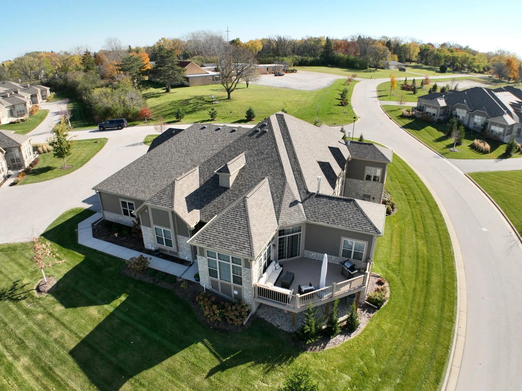 4335 Nighthawk Trl, Brookfield