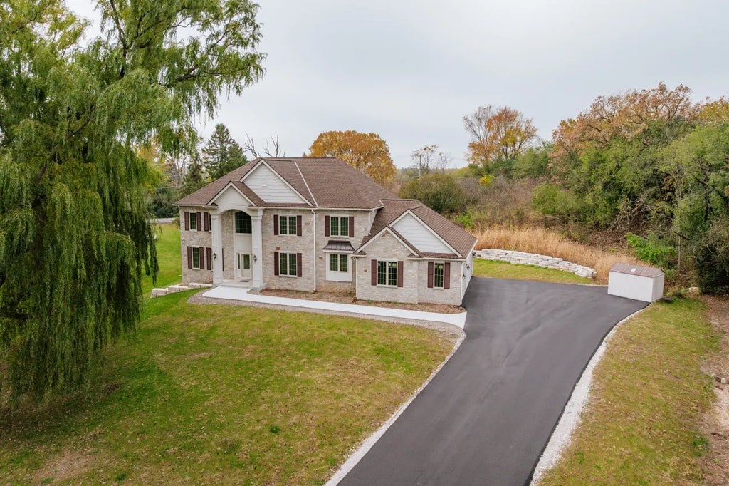 545 Thomas Rd, Wales