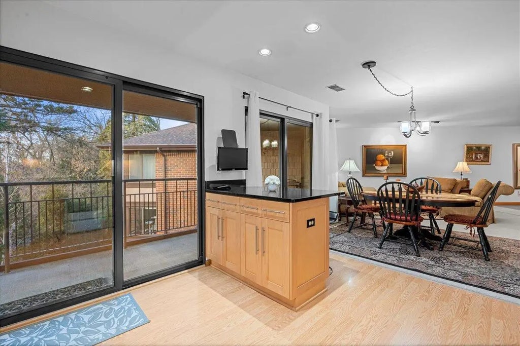 1600 W Green Tree Rd 314, Glendale