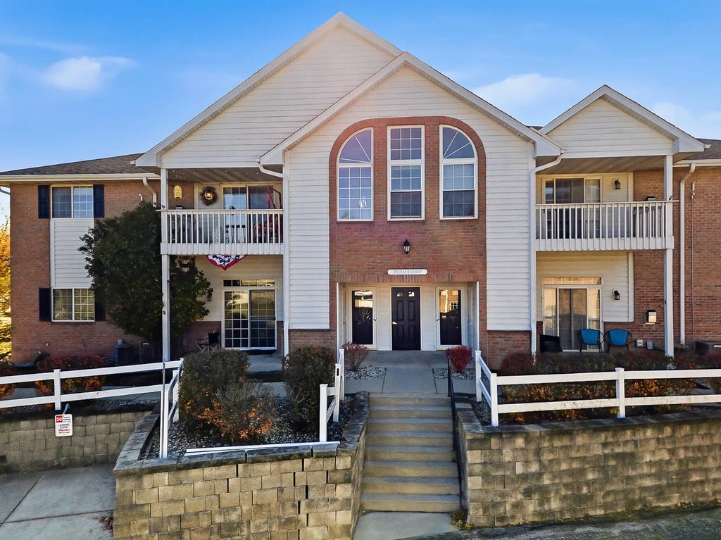 W241n2507 East Parkway Meadow Cir 6, Pewaukee