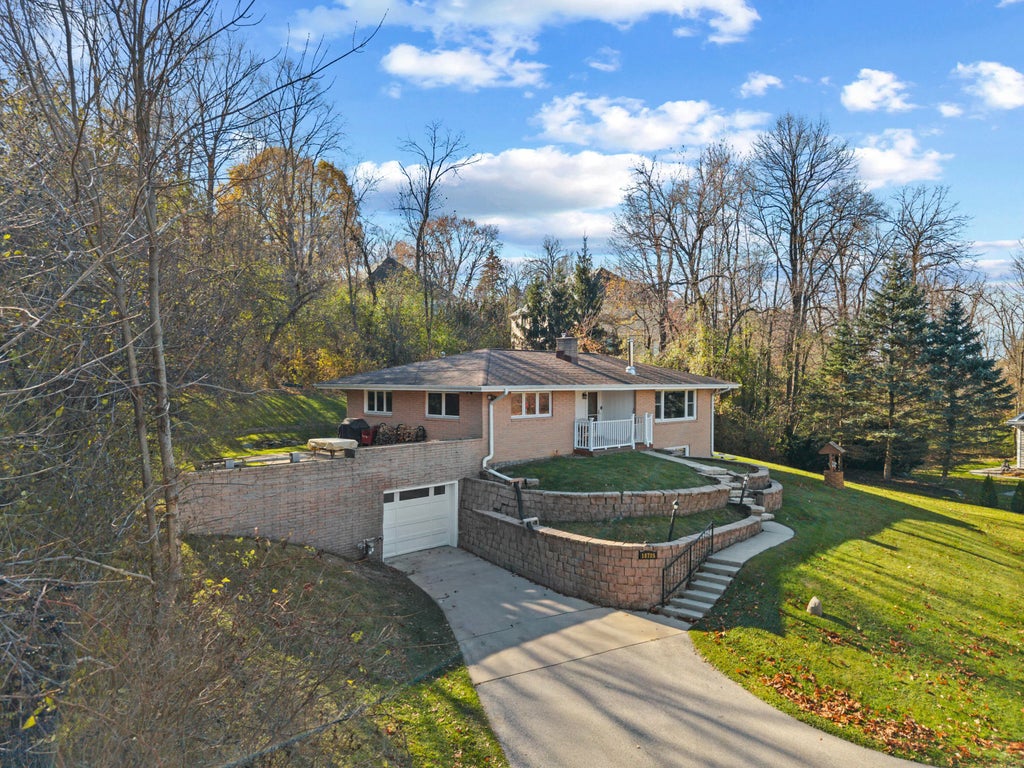 18785 Davidson Rd, Brookfield