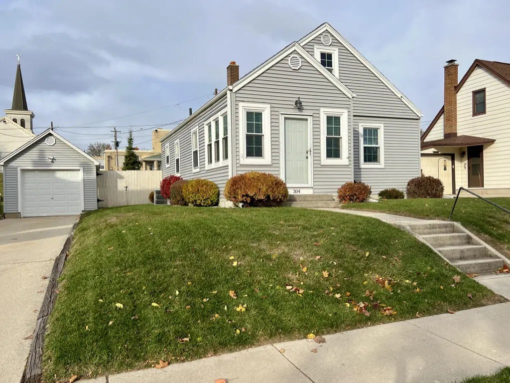 304 St Rose Ave, Fredonia