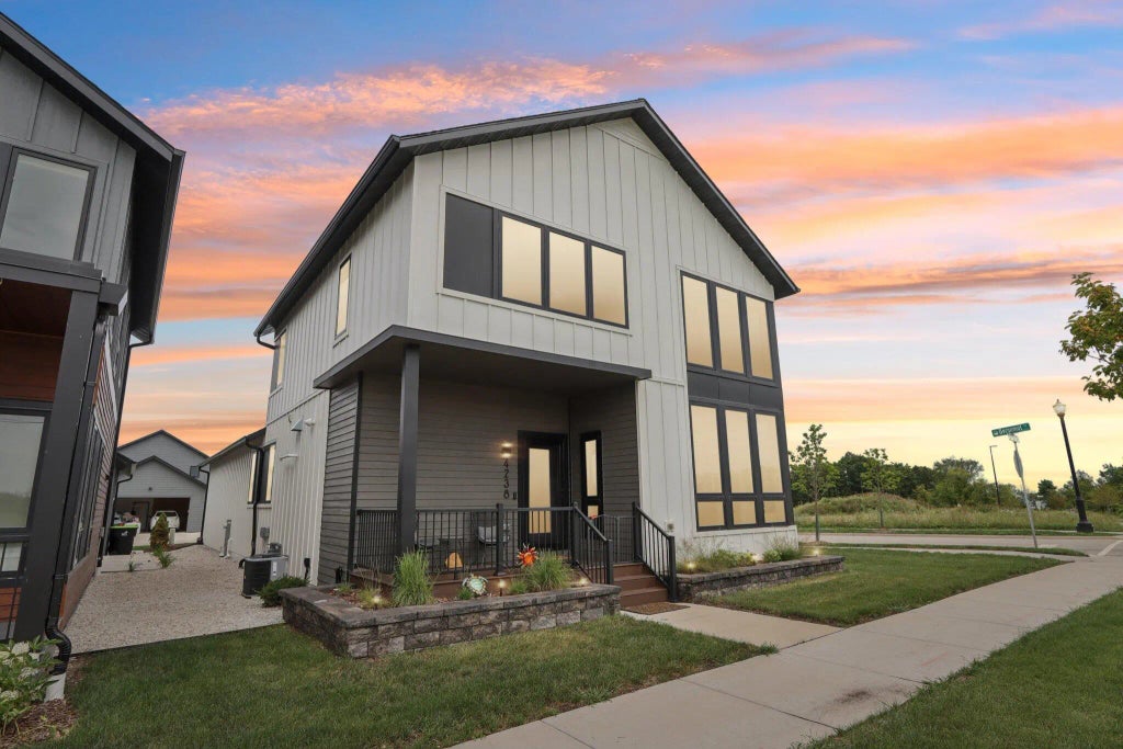 4238 E Lake Vista Blvd, Oak Creek