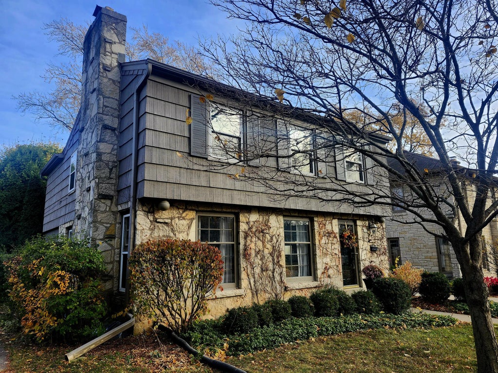 162 N 86th St, Wauwatosa