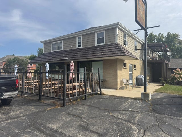 1803 N Main St, West Bend