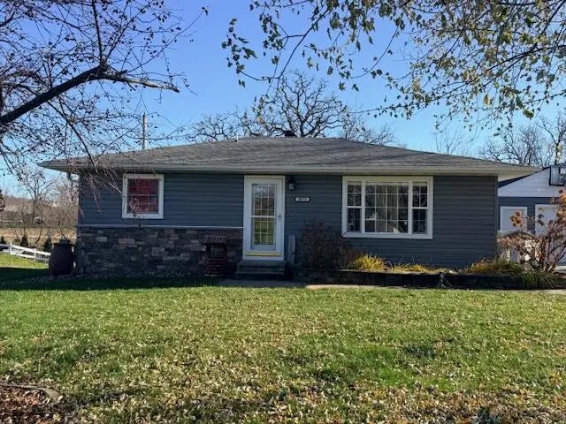 50976 N Main St, Eleva