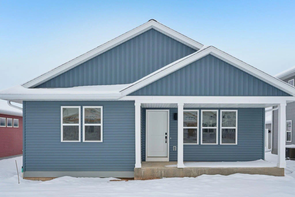 1057 Fairway Ct, Sheboygan Falls