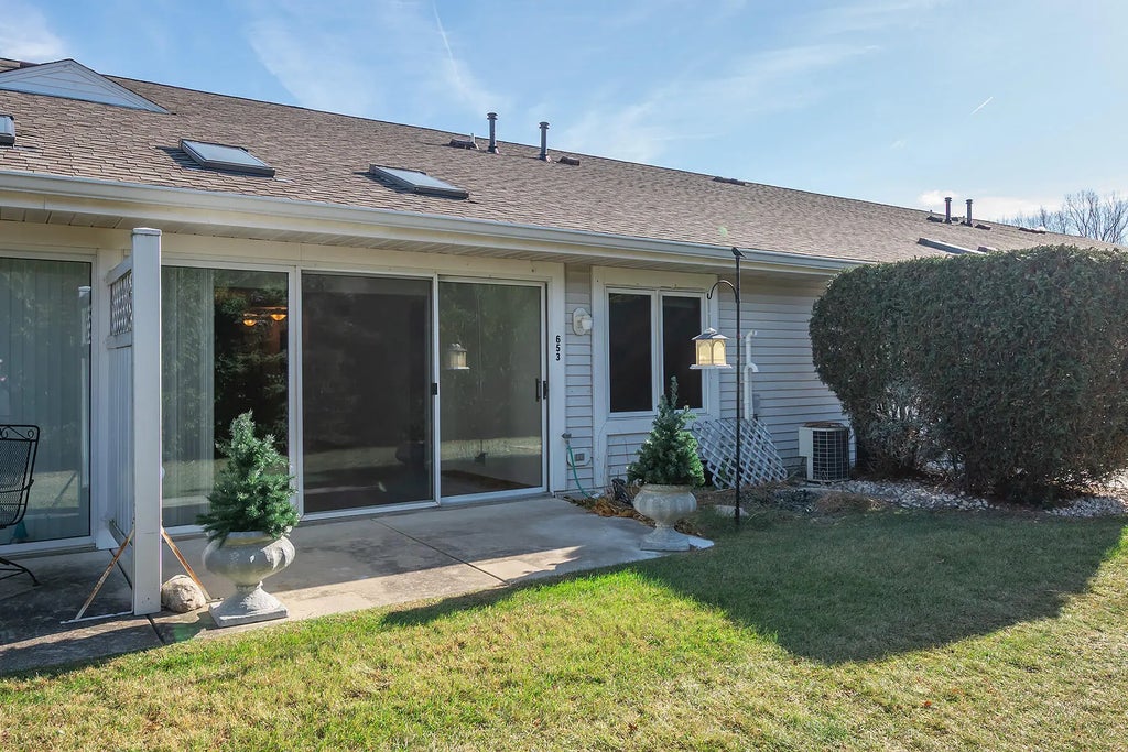 653 Hartford Sq, Hartford