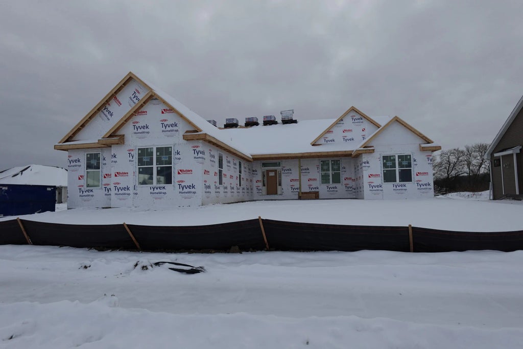 1343 Periwinkle Pass, Oconomowoc