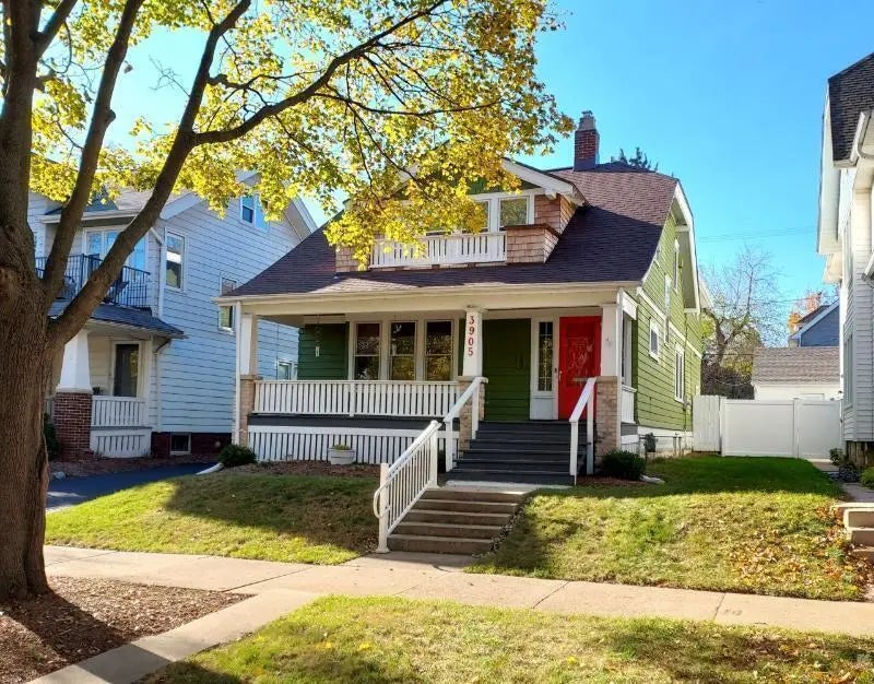 3905 N Farwell Ave, Shorewood