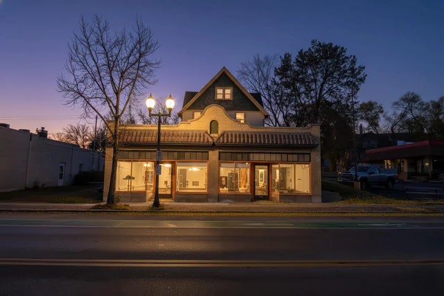 6528 W North Ave, Wauwatosa