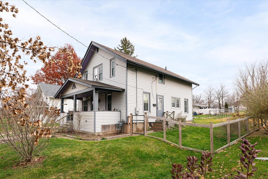 307 E Broadway St, Viroqua