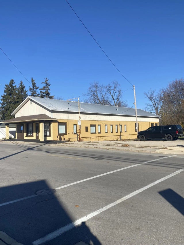 8247 Antioch Rd, Salem Lakes