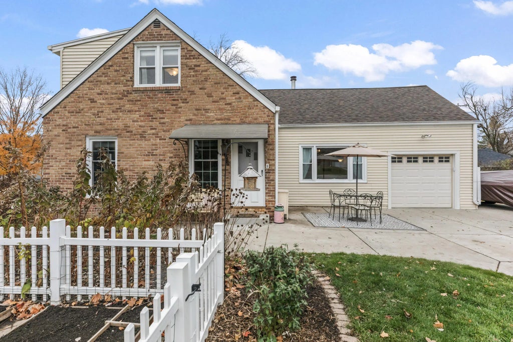 1230 Georges Ave, Brookfield