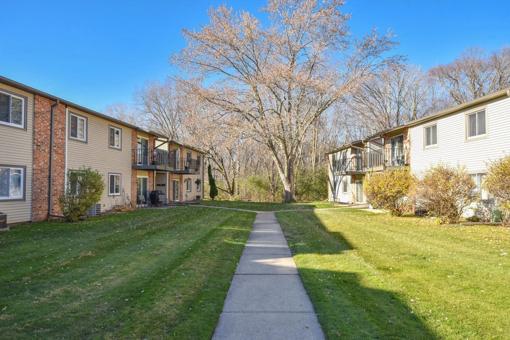 W170n11583 Armada Dr #16, Germantown