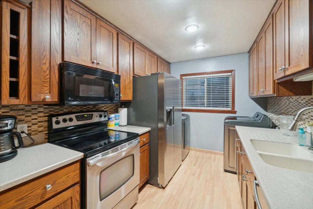 1663 S 100th St, West Allis