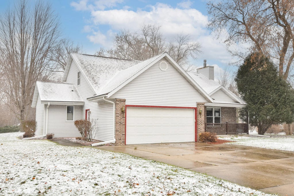 902 Martin Dr, Fredonia