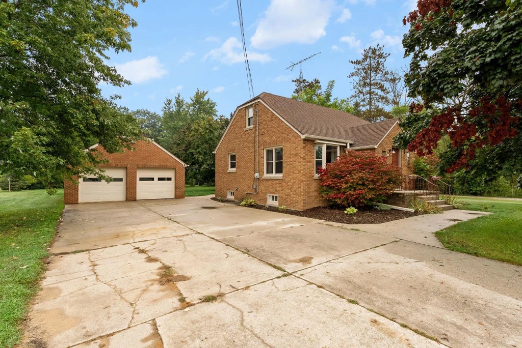 354 E Menasha Ave, Whitelaw