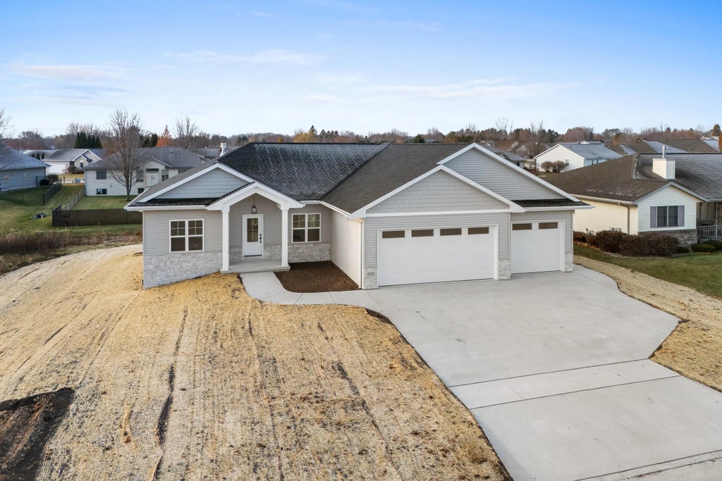 4313 Deerbrook Ln, Manitowoc