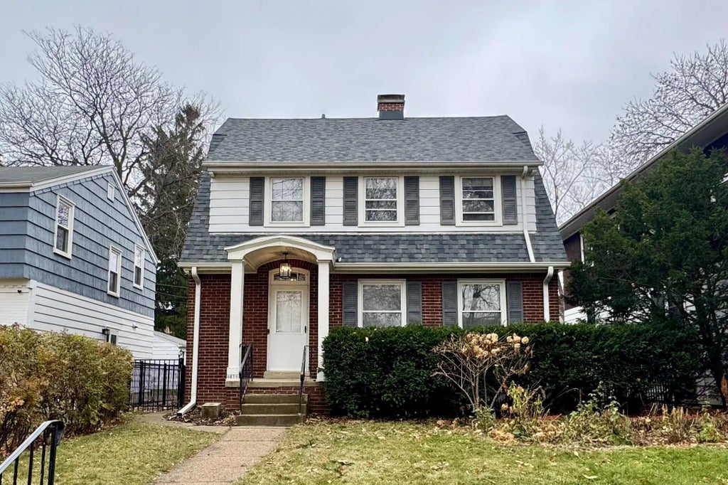 4616 N Larkin St, Whitefish Bay