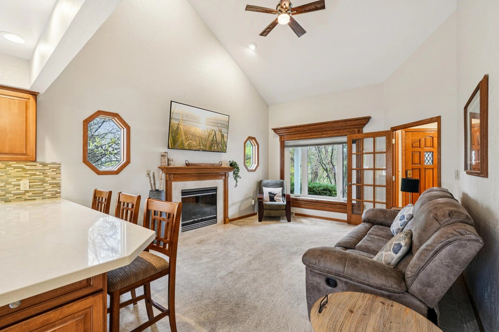 5714 S 107th St, Hales Corners