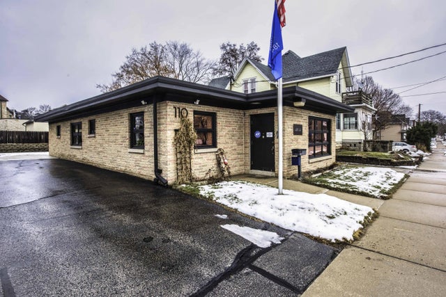 110 Arcadian Ave, Waukesha