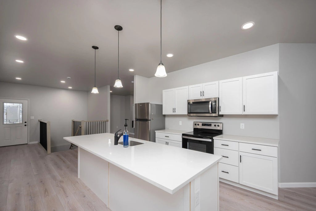 3314 W Alvina Ave, Greenfield