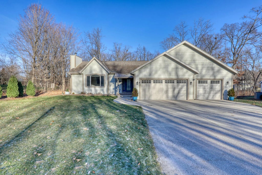 S77w19942 Holly Patch Ct, Muskego