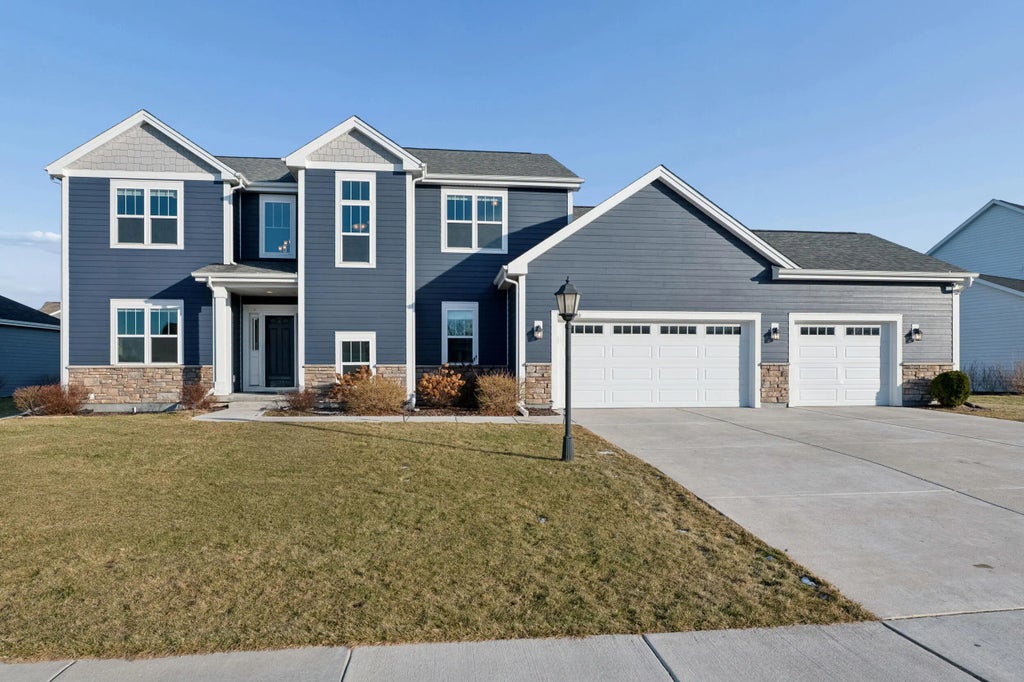 W139n6328 Bridal Wreath Ln, Menomonee Falls