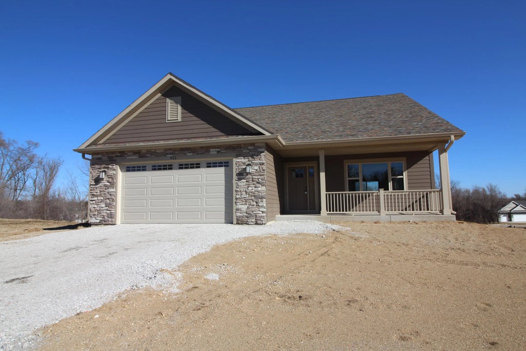 912 Fairway Dr, Twin Lakes