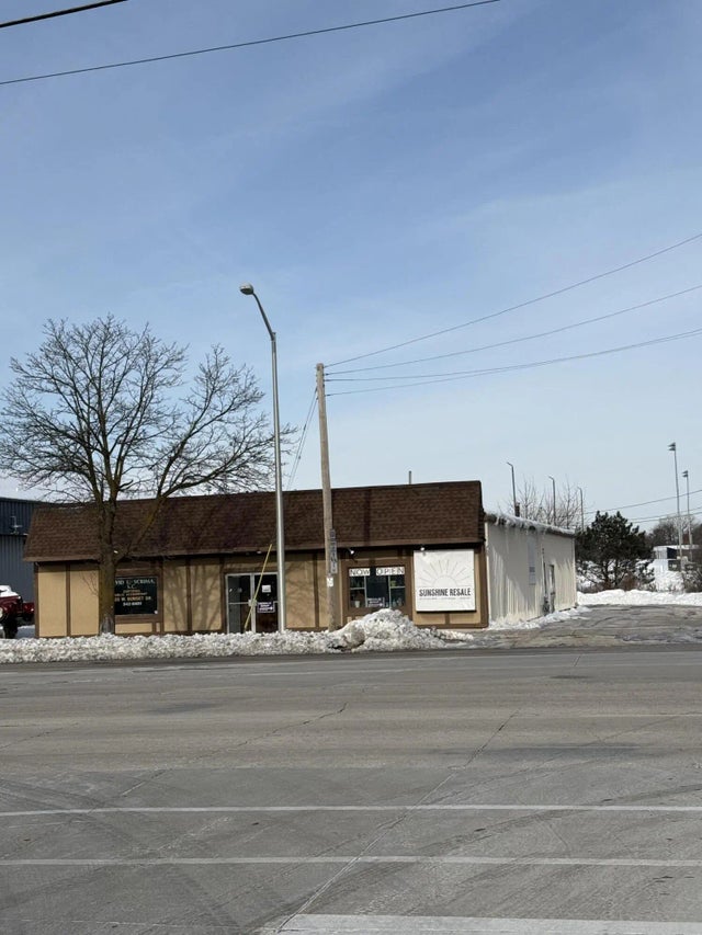 328 W Sunset Dr 330, Waukesha