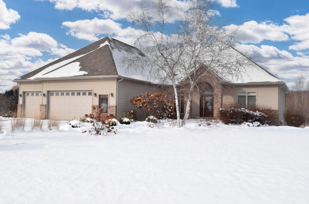 N6393 Tradewinds Cir, Beaver Dam