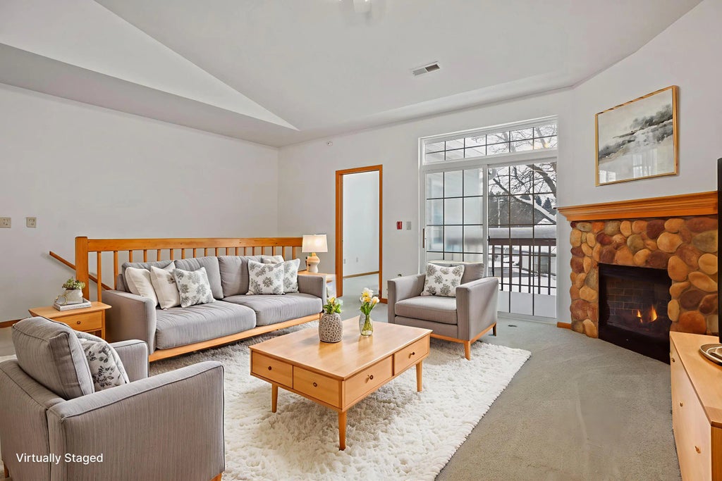 2145 Broken Hill Rd 8, Waukesha