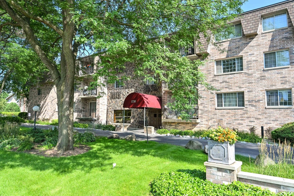 1730 W Green Tree Rd 310, Glendale