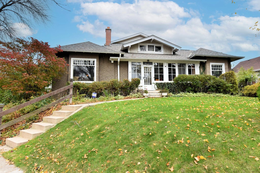 2176 N 73rd St, Wauwatosa