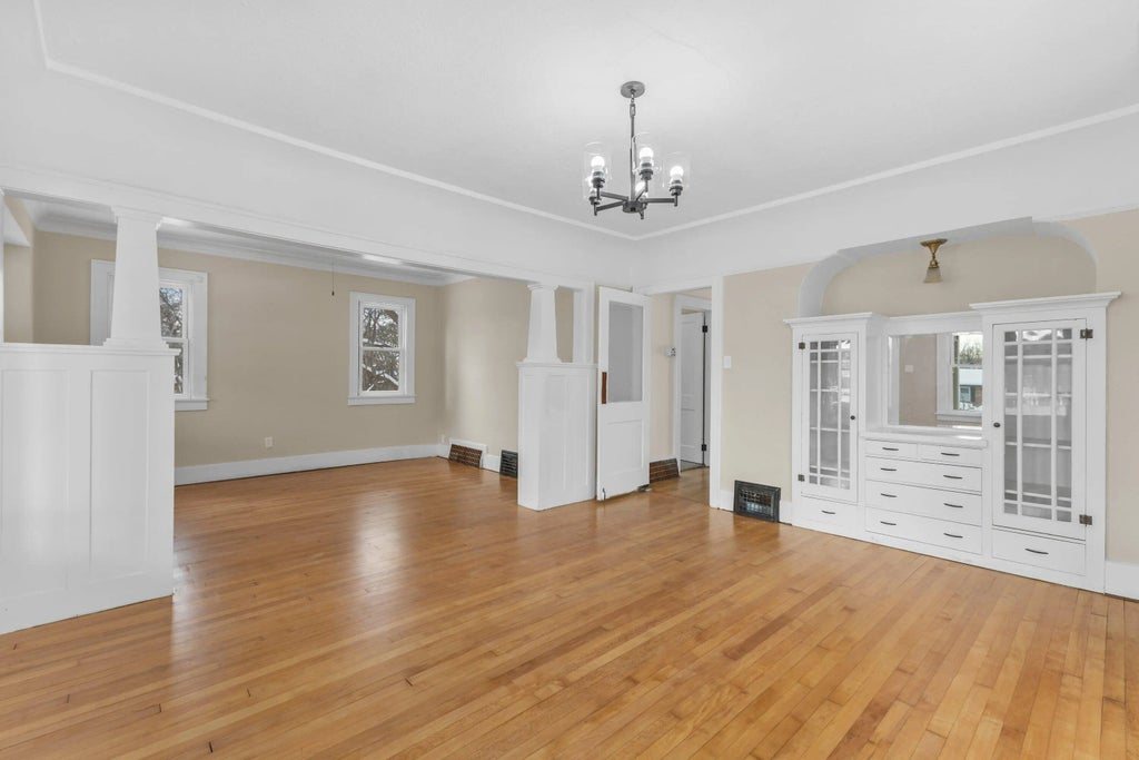 202 W Brown Deer Rd, Bayside